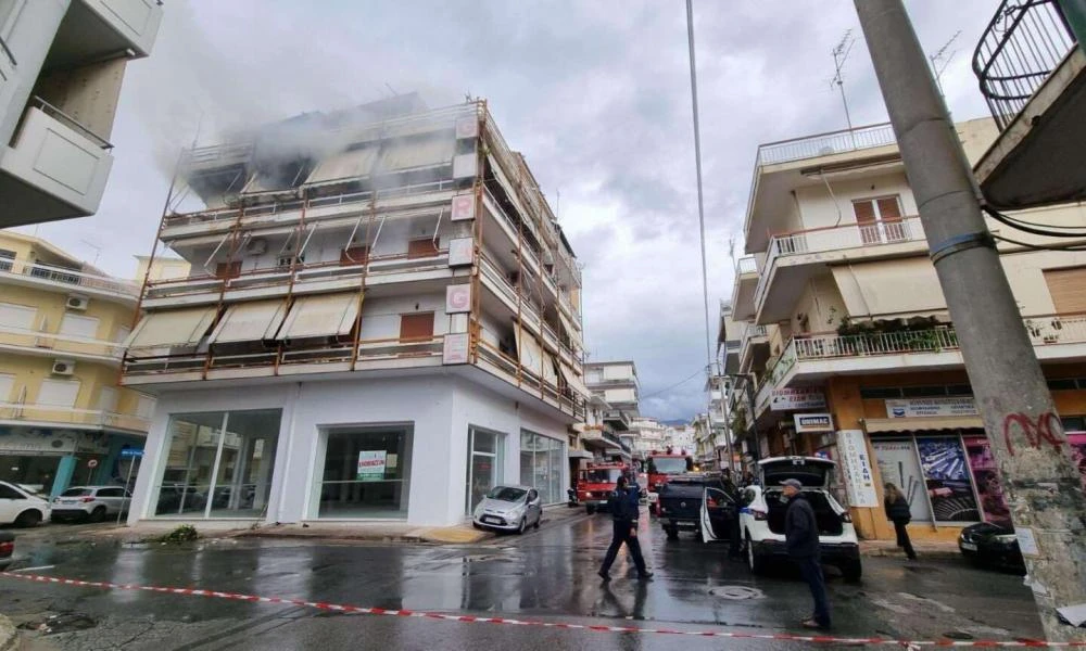 Καλαμάτα: Φωτιά κατέστρεψε διαμέρισμα και έστειλε 4 άτομα στο νοσοκομείο